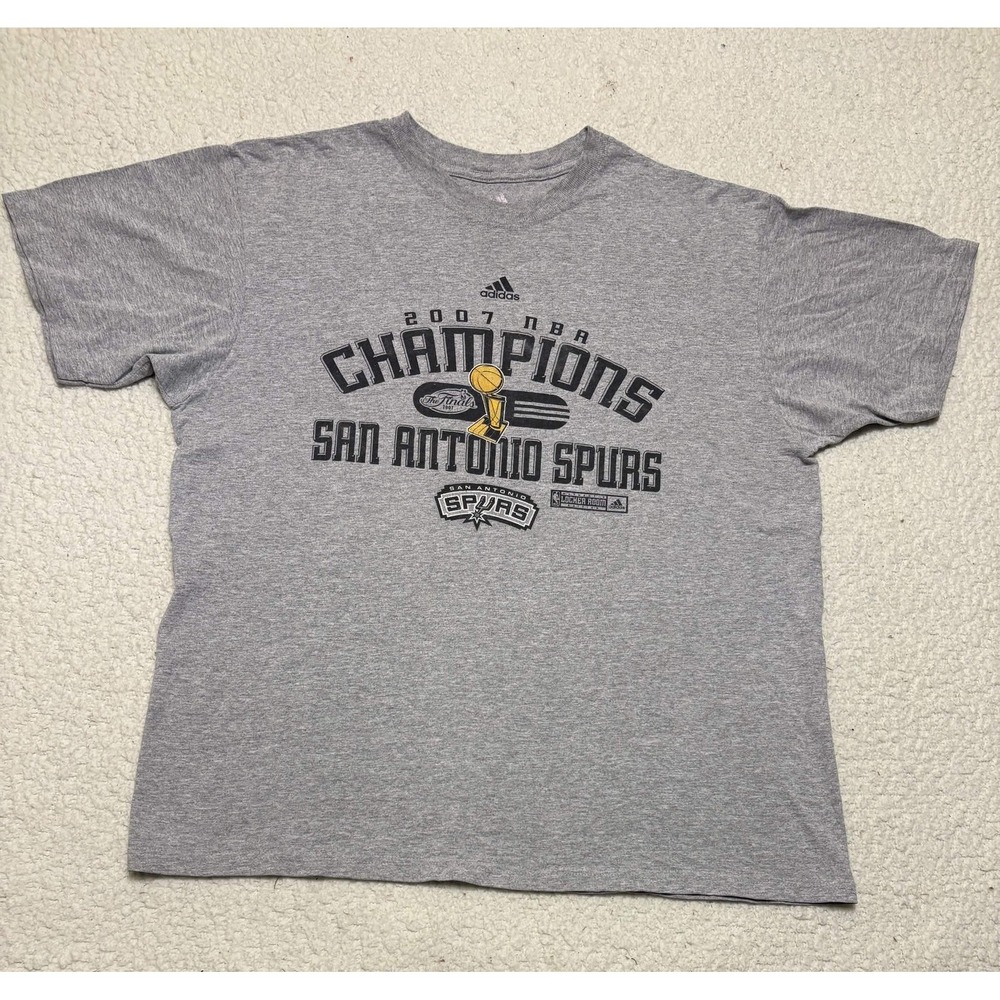 Adidas San Antonio Spurs 2007 NBA Champions Graphic T-shirt Mens L Gray 2000s